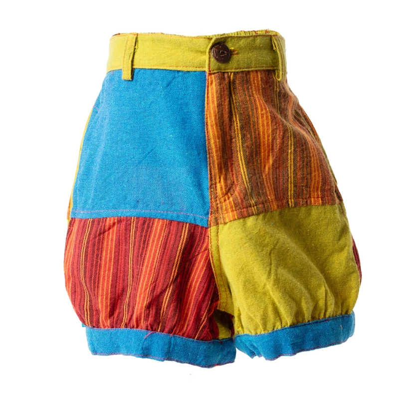 Pantalon corto infantil de estilo hippie, hecho con patchwork de tejidos lisos y de rayas