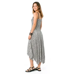 Vestido largo blanco y negro look elegante verano